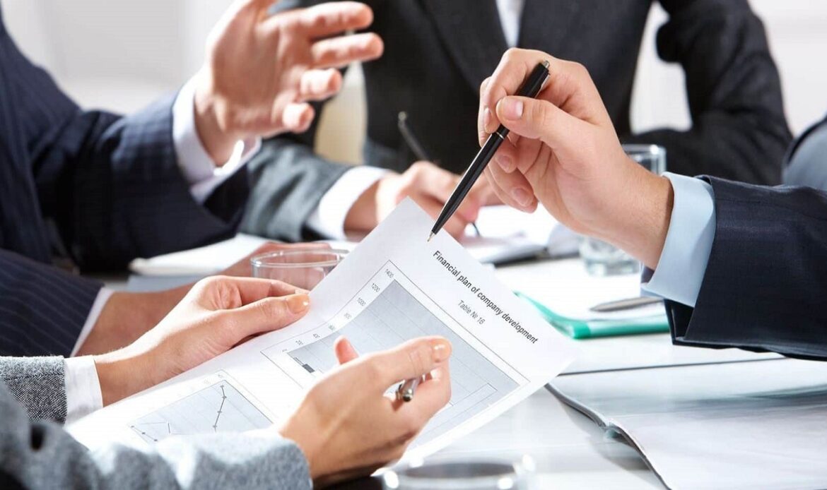 محامي الشركات والمحامي الحر